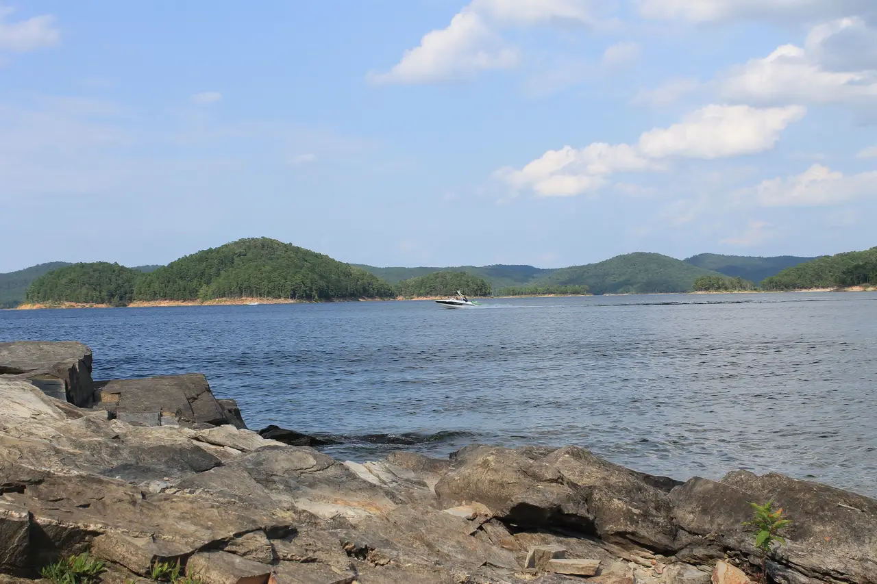 Broken Bow Lake
