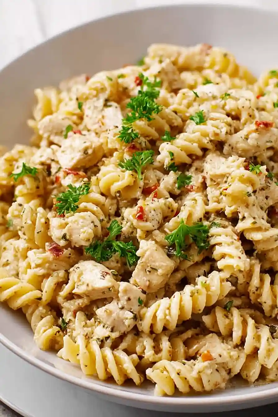 Crockpot Garlic Parmesan Chicken Pasta