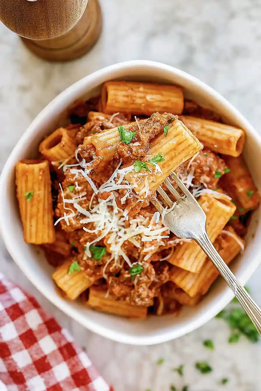 Beef Pasta in Tomato Sauce {Beef Ragu Pasta}